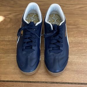Men’s blue puma sneakers, 7.5 size. Never worn.